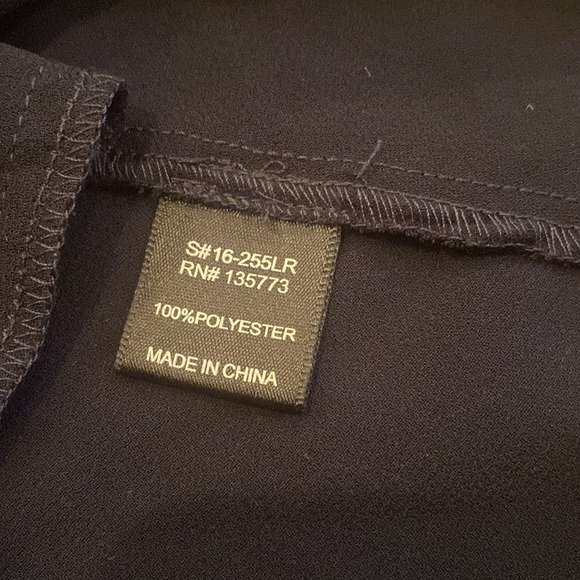 Women’s Olivaceous Short Sleeve Black Romper Size Medium - Picture 5 of 5